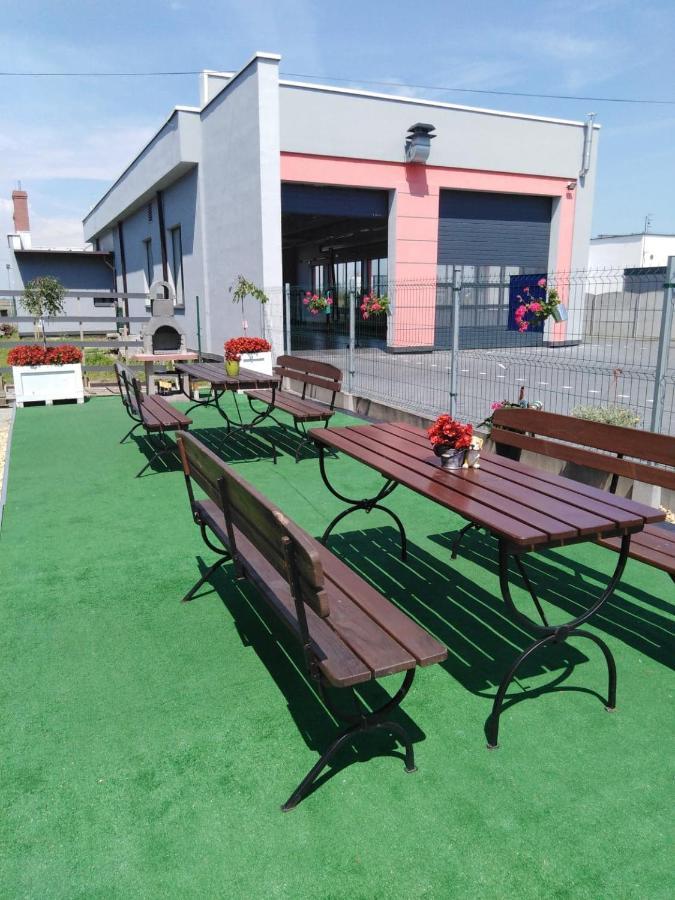 KrzyzanowicePod Kogucikiem公寓式酒店 外观 照片
